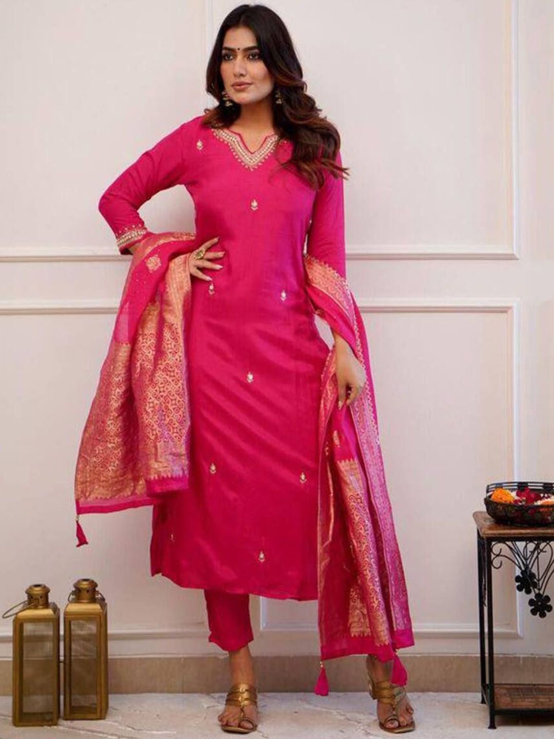 ASCIIBLUES Women Floral Embroidered Regular Kurta with Trousers & With Dupatta, Pink
ASCIIBLUES Women Floral Embroidered Regular Kurta with Trousers & With Dupatta, Pink