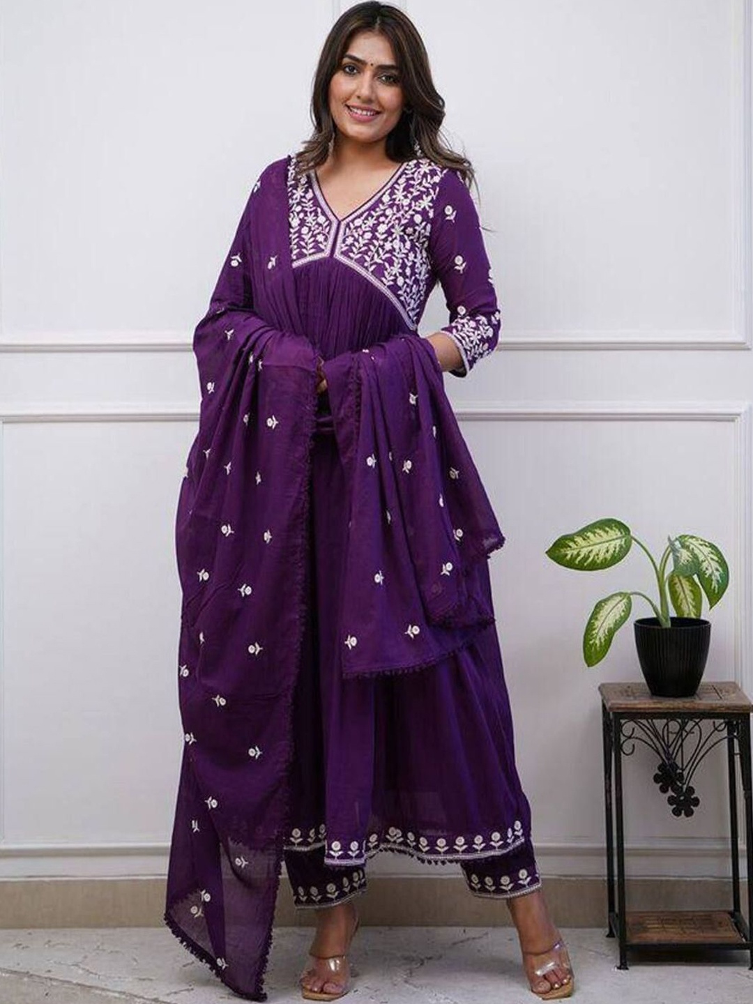 ASCIIBLUES Women Floral Yoke Design Regular Kurta with Trousers & With Dupatta, Purple
ASCIIBLUES Women Floral Yoke Design Regular Kurta with Trousers & With Dupatta, Purple