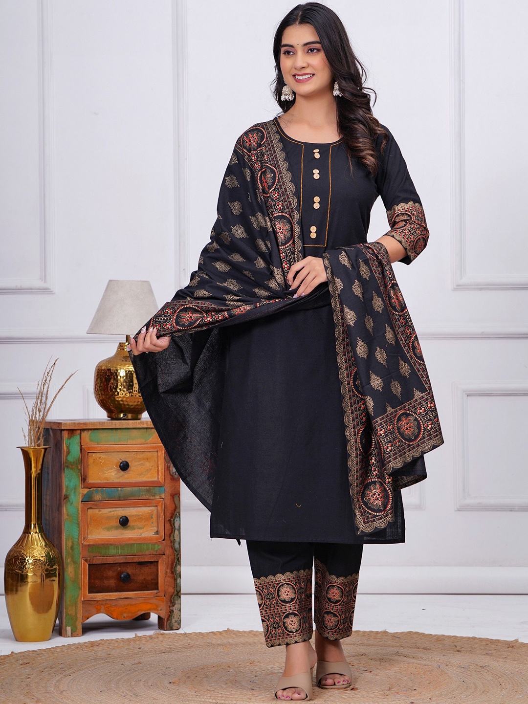 PINGAKSH Women Floral Embroidered Pleated Pure Cotton Kurta with Sharara & With Dupatta, Black
PINGAKSH Women Floral Embroidered Pleated Pure Cotton Kurta with Sharara & With Dupatta, Black