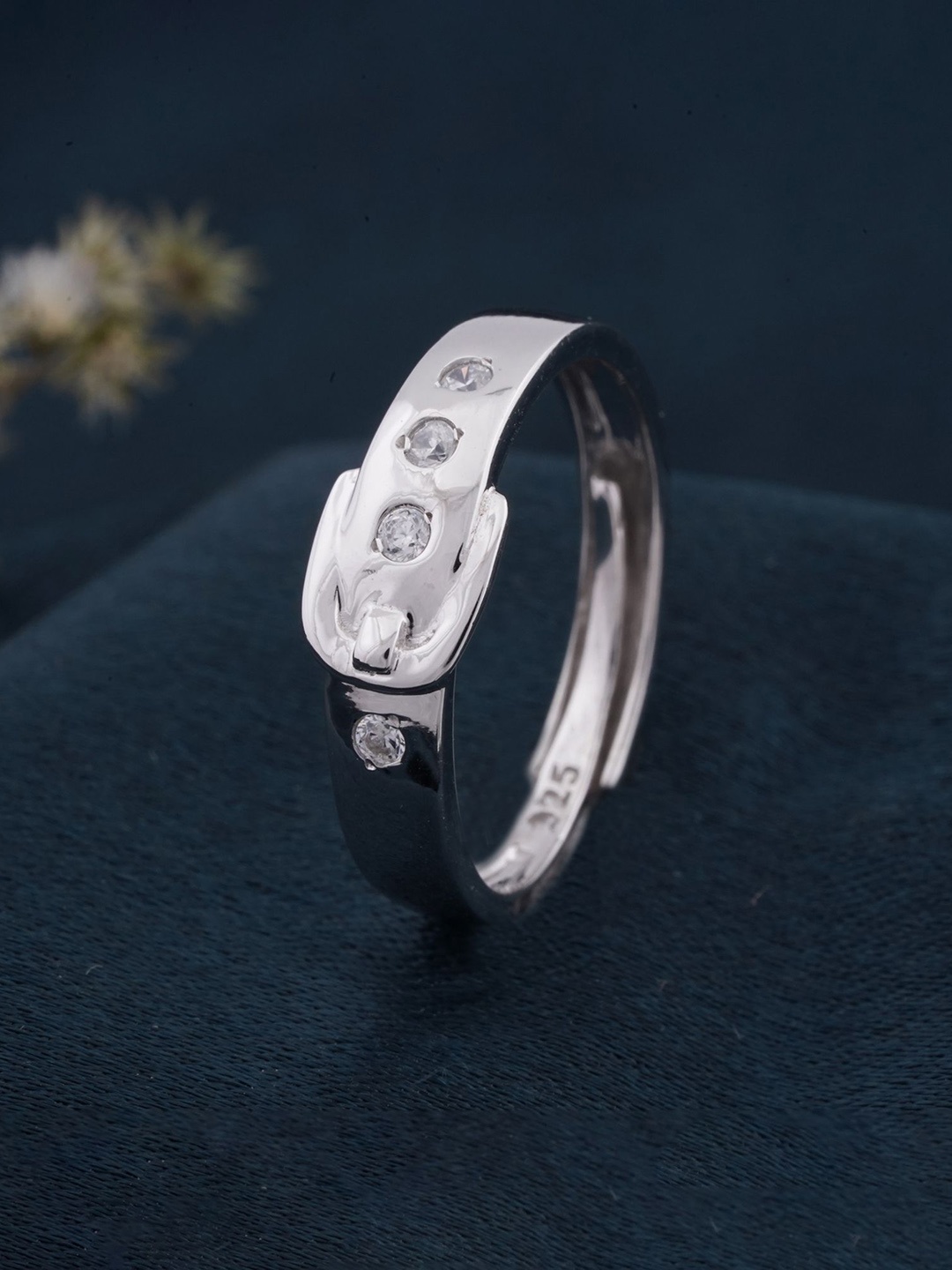 Zalkari 925 Sterling Silver Rhodium-Plated CZ Stone-Studded Belt Style Finger Ring
Zalkari 925 Sterling Silver Rhodium-Plated CZ Stone-Studded Belt Style Finger Ring
