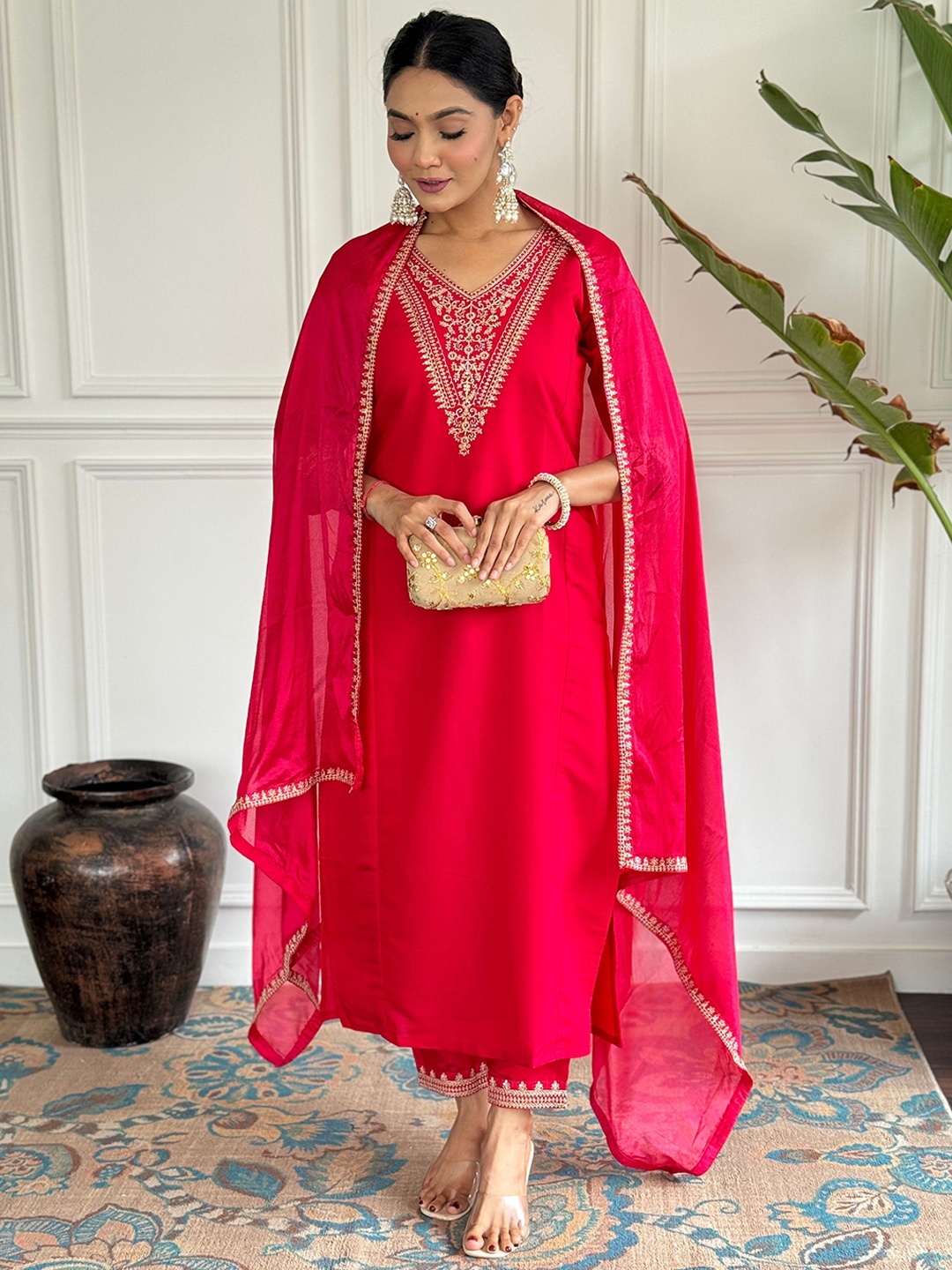 KALINI Floral Yoke Design V Neck Sequinned Straight Kurta With Trousers And Dupatta, Red
KALINI Floral Yoke Design V Neck Sequinned Straight Kurta With Trousers And Dupatta, Red