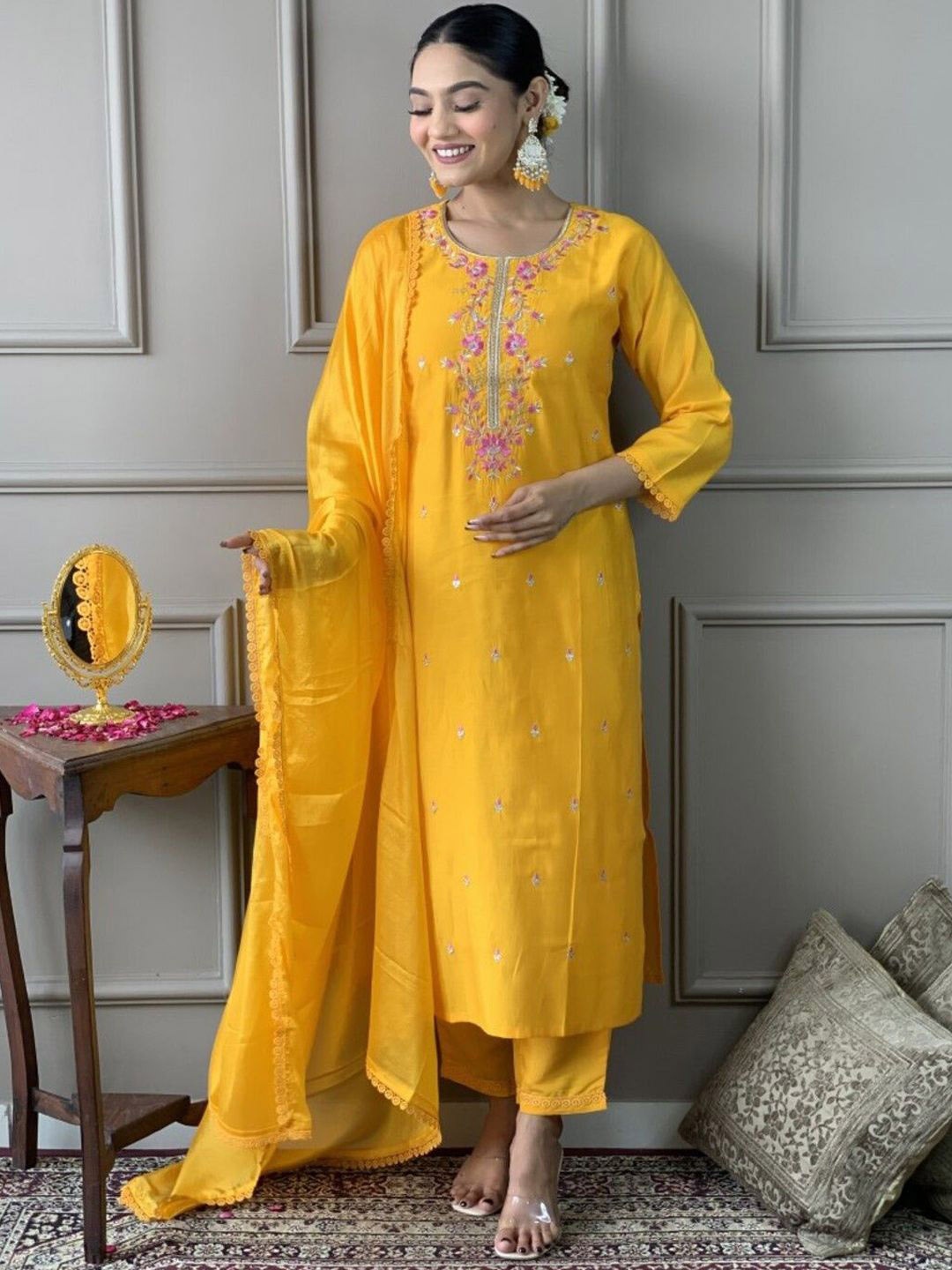 ASCIIBLUES Women Floral Embroidered Regular Kurta with Trousers & With Dupatta, Yellow
ASCIIBLUES Women Floral Embroidered Regular Kurta with Trousers & With Dupatta, Yellow