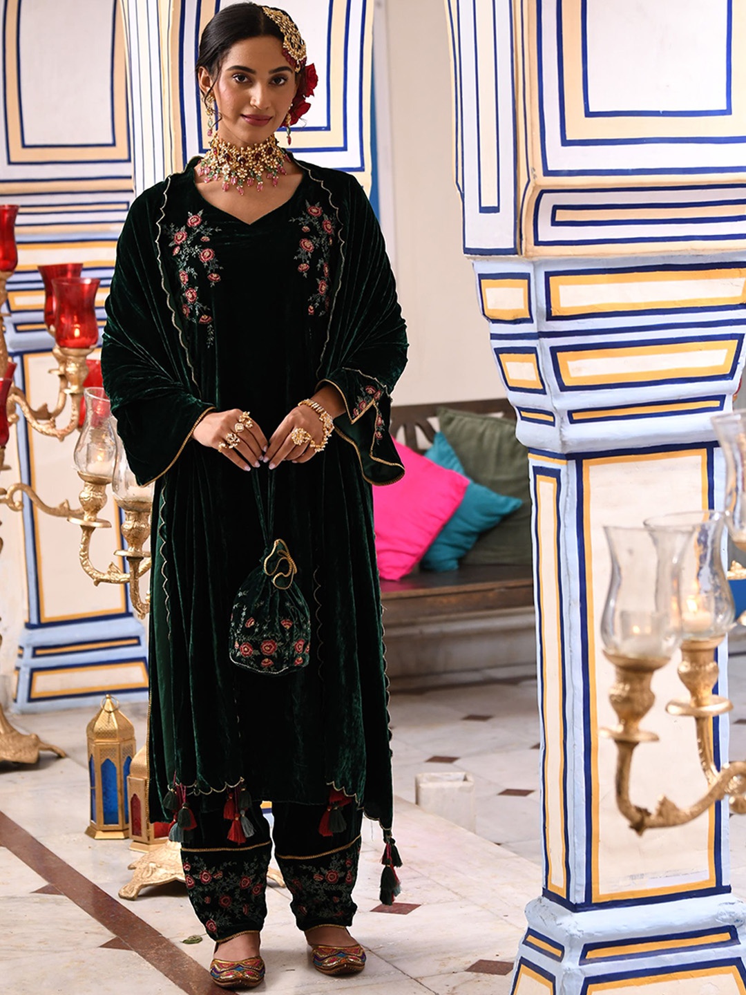 SAVI Floral Embroidered Sweetheart Neck Thread Work Velvet Kurta With Palazzos & Dupatta, Green
SAVI Floral Embroidered Sweetheart Neck Thread Work Velvet Kurta With Palazzos & Dupatta, Green