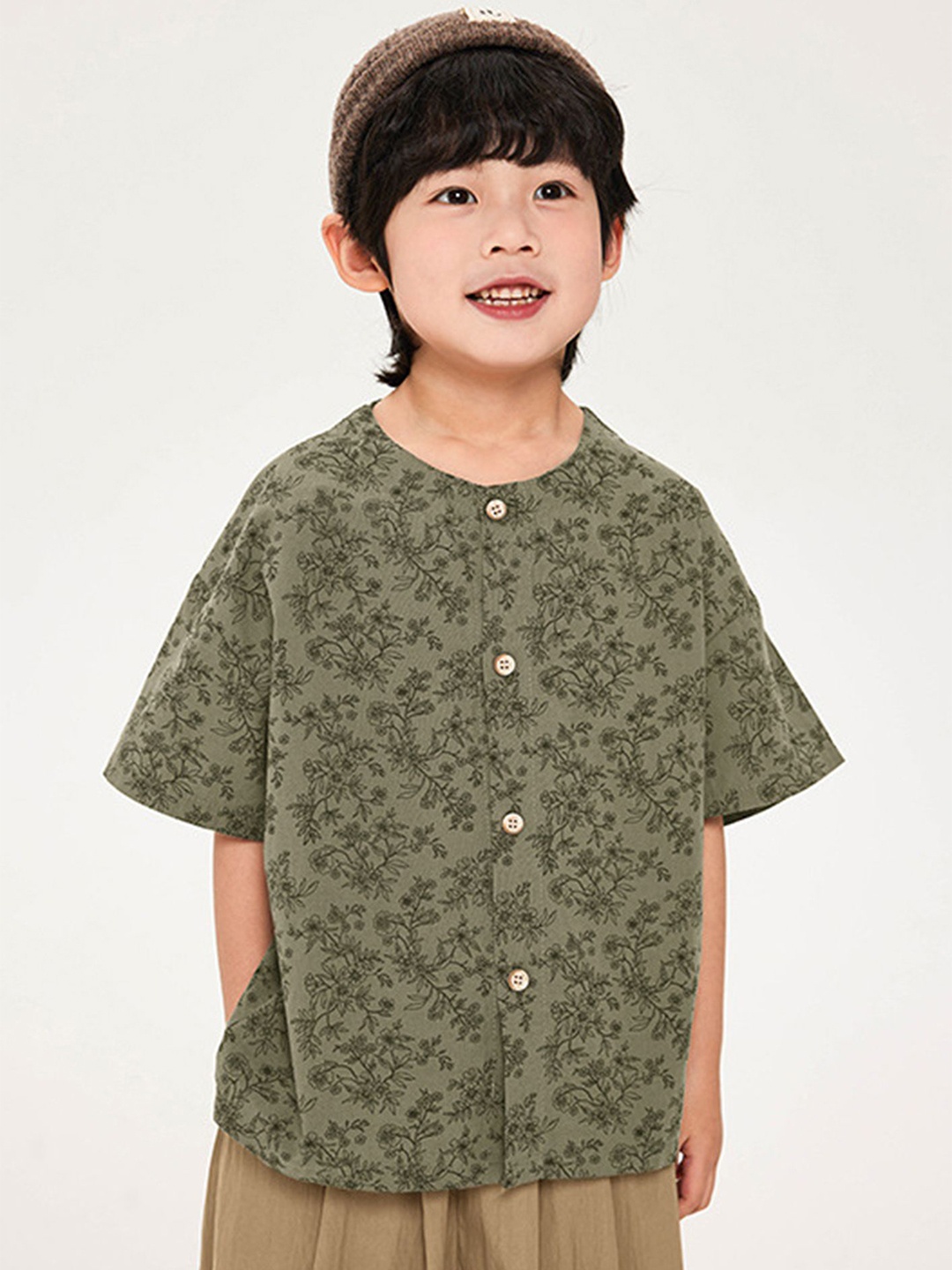 LULU & SKY Boys Oversized Fit Collarless Floral Printed Organic Cotton Casual Shirt, Green
LULU & SKY Boys Oversized Fit Collarless Floral Printed Organic Cotton Casual Shirt, Green