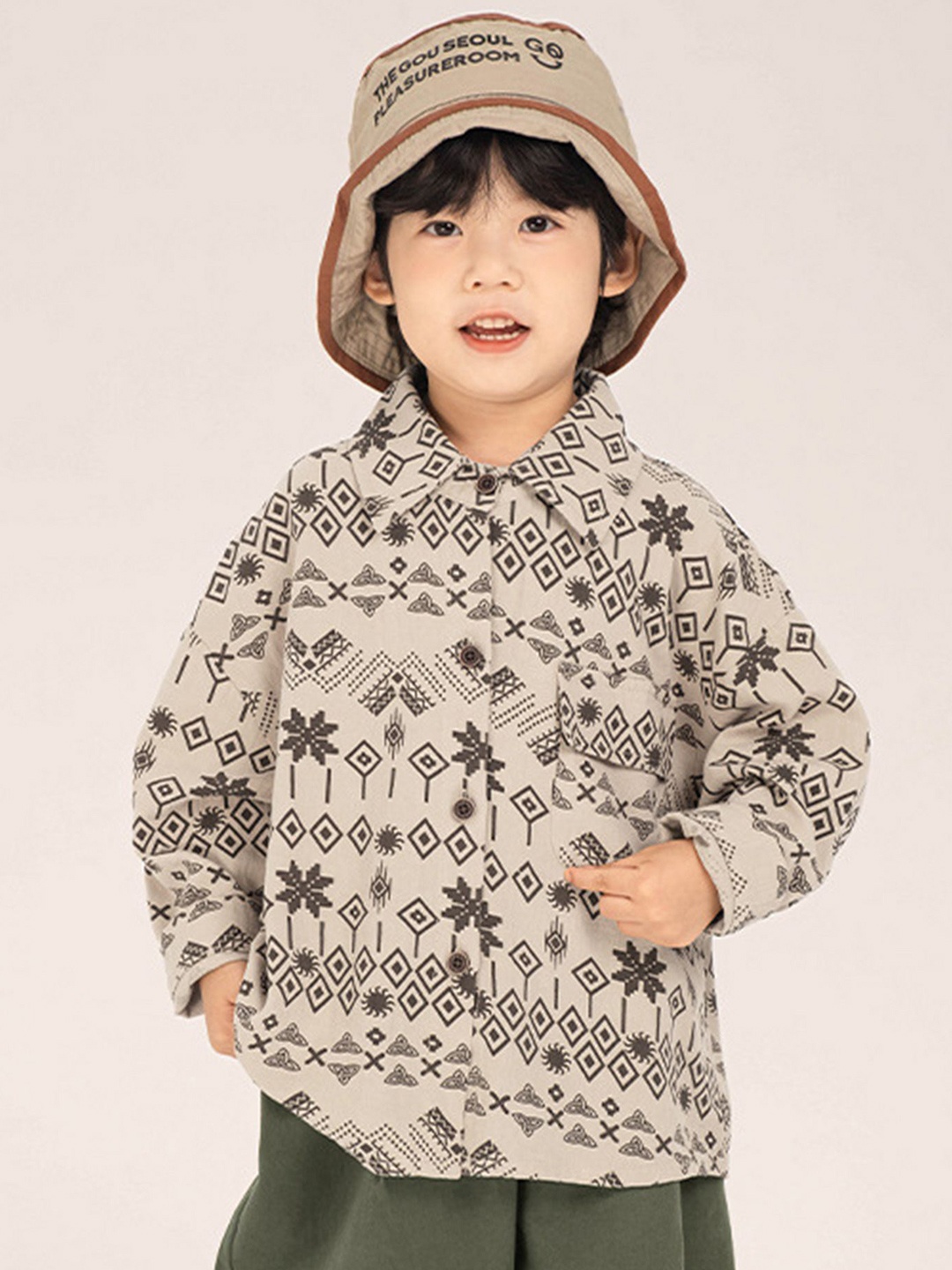 LULU & SKY Boys Relaxed Fit Spread Collar Geometric Printed Organic Cotton Casual Shirt, Grey
LULU & SKY Boys Relaxed Fit Spread Collar Geometric Printed Organic Cotton Casual Shirt, Grey