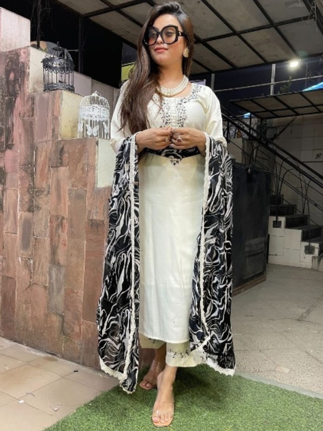 KALINI Floral Embroidered Beads and Stones Scoop Neck Kurta With Trousers And Dupatta, White
KALINI Floral Embroidered Beads and Stones Scoop Neck Kurta With Trousers And Dupatta, White