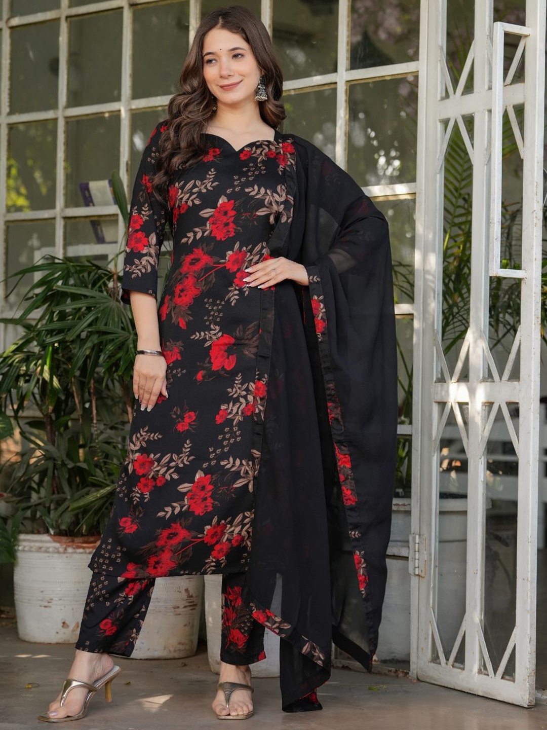 KALINI Floral Printed Sweetheart Neck Straight Kurta With Trousers And Dupatta, Black
KALINI Floral Printed Sweetheart Neck Straight Kurta With Trousers And Dupatta, Black
