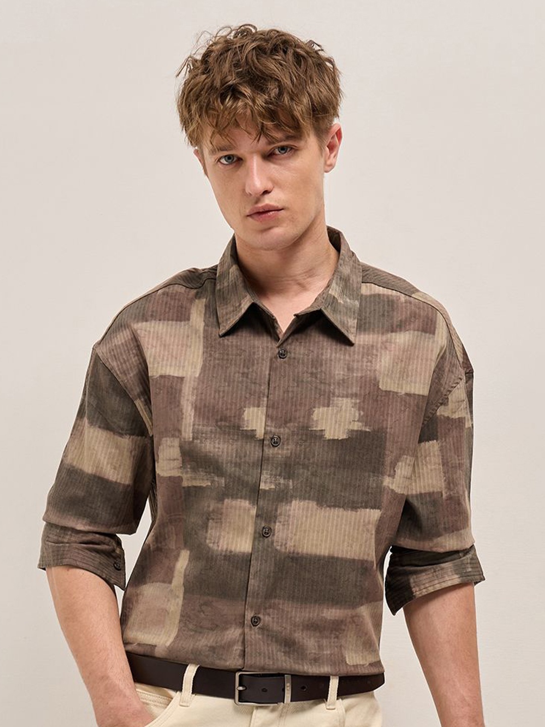 THE BEAR HOUSE Men Relaxed Fit Spread Collar Abstract Printed Casual Shirt, Brown
THE BEAR HOUSE Men Relaxed Fit Spread Collar Abstract Printed Casual Shirt, Brown