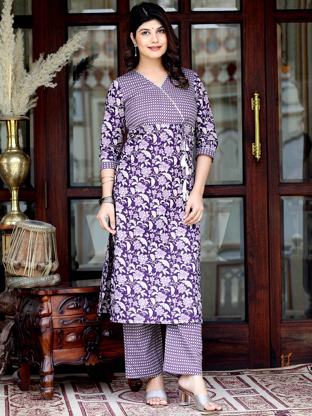 Doriyaan Women Floral Printed Regular Gotta Patti Pure Cotton Kurta with Palazzos, Purple
Doriyaan Women Floral Printed Regular Gotta Patti Pure Cotton Kurta with Palazzos, Purple