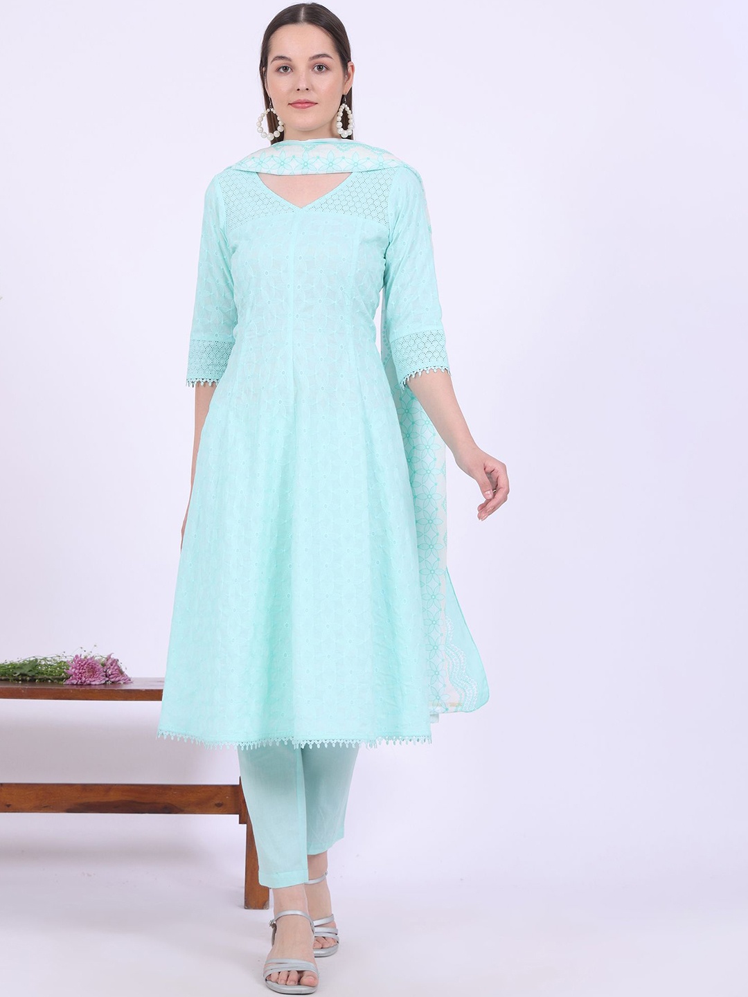 AURELIA Floral Embroidered Panelled Pure Cotton Anarkali Kurta With Trousers & Dupatta, Green
AURELIA Floral Embroidered Panelled Pure Cotton Anarkali Kurta With Trousers & Dupatta, Green