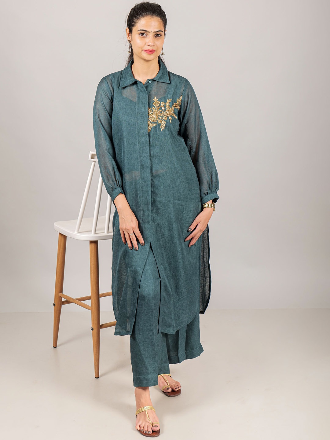 Akshayini Floral Embroidered Jute Cotton Zardozi Kurta With Trousers & Camisole, Blue
Akshayini Floral Embroidered Jute Cotton Zardozi Kurta With Trousers & Camisole, Blue
