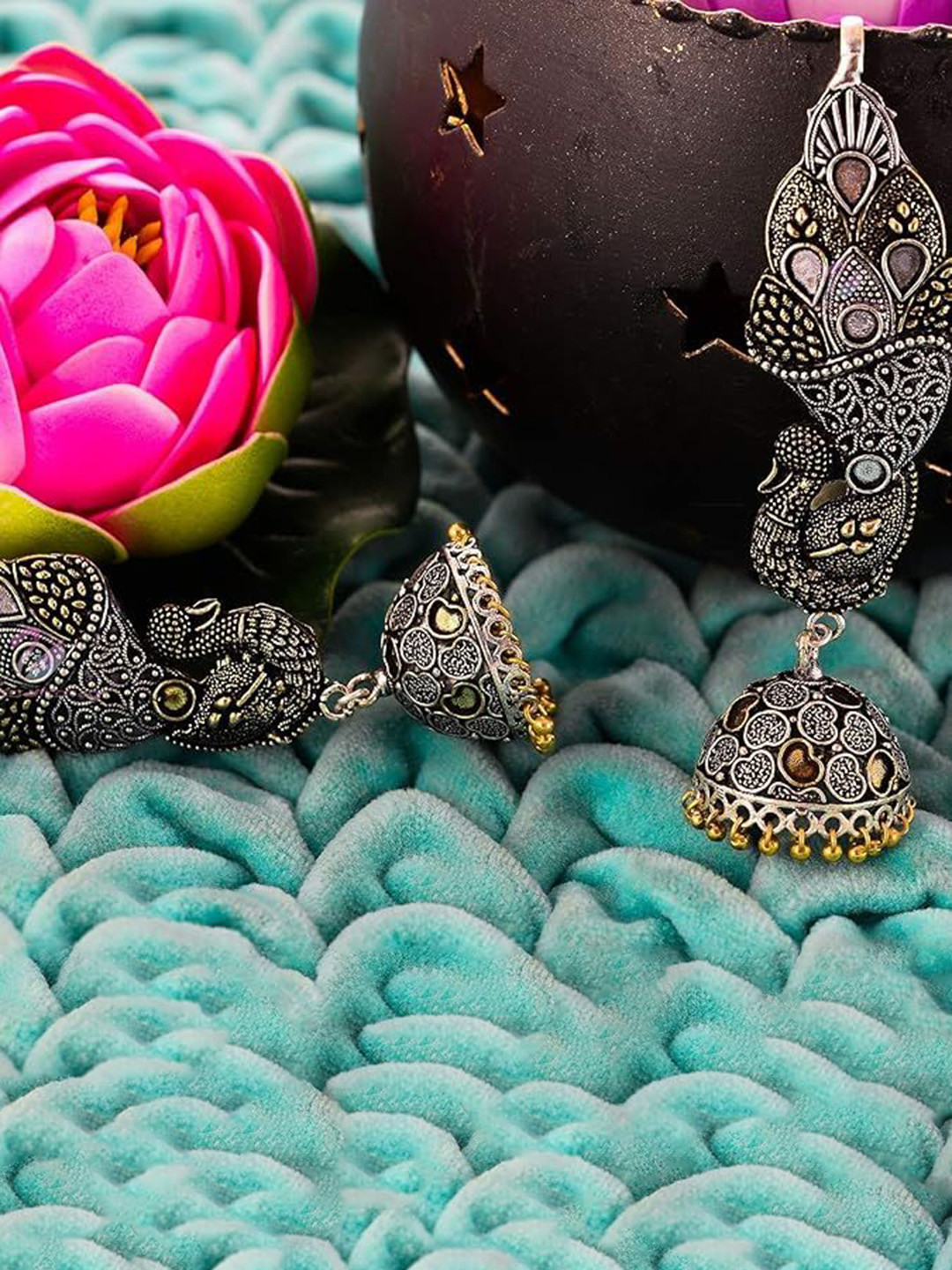 Kezlin Silver-Plated Artificial Stones Studded & Beaded Oxidized Dome Shaped Jhumkas
Kezlin Silver-Plated Artificial Stones Studded & Beaded Oxidized Dome Shaped Jhumkas