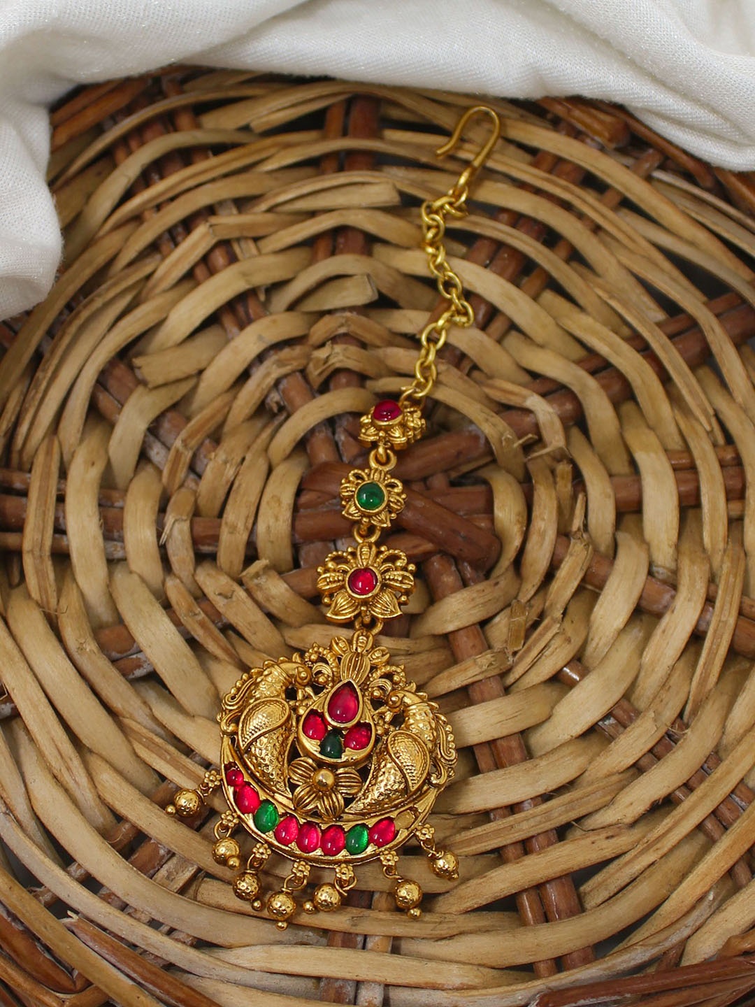 NAGNESHI ART Gold-Plated Artificial Stones Studded & Beaded Peacock Design Maang Tikka
NAGNESHI ART Gold-Plated Artificial Stones Studded & Beaded Peacock Design Maang Tikka