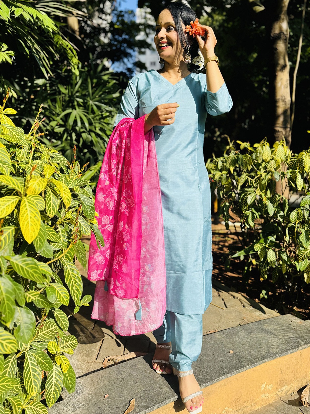 zinzraa Women Regular Thread Work Chanderi Silk Kurta with Trousers & With Dupatta, Blue
zinzraa Women Regular Thread Work Chanderi Silk Kurta with Trousers & With Dupatta, Blue