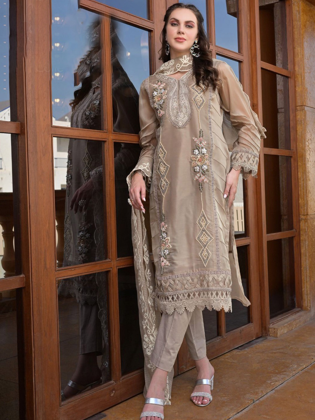 HIBA STUDIO Women Floral Embroidered Panelled Thread Work Kurta with Trousers & With Dupatta, Beige
HIBA STUDIO Women Floral Embroidered Panelled Thread Work Kurta with Trousers & With Dupatta, Beige
