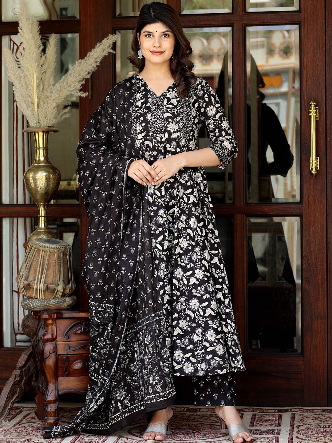 Doriyaan Women Floral Embroidered Regular Pure Cotton Kurta with Palazzos & With Dupatta, Black
Doriyaan Women Floral Embroidered Regular Pure Cotton Kurta with Palazzos & With Dupatta, Black