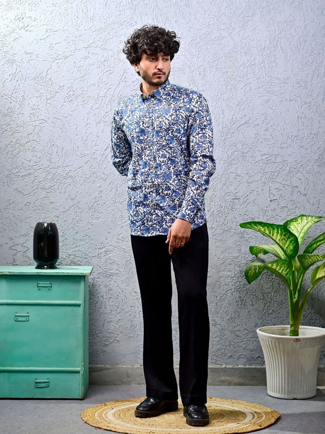 Hues Fab Men Classic Fit Spread Collar Floral Printed Cotton Casual Shirt, White
Hues Fab Men Classic Fit Spread Collar Floral Printed Cotton Casual Shirt, White