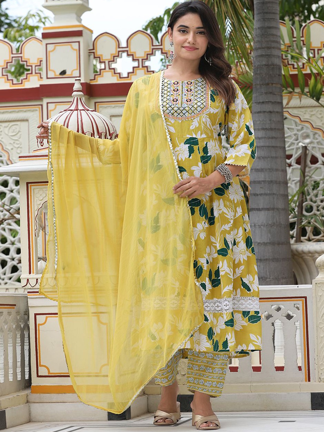 JD FINISHING Women Floral Printed Tiered Kantha Work Kurti with Palazzos & With Dupatta, Yellow
JD FINISHING Women Floral Printed Tiered Kantha Work Kurti with Palazzos & With Dupatta, Yellow