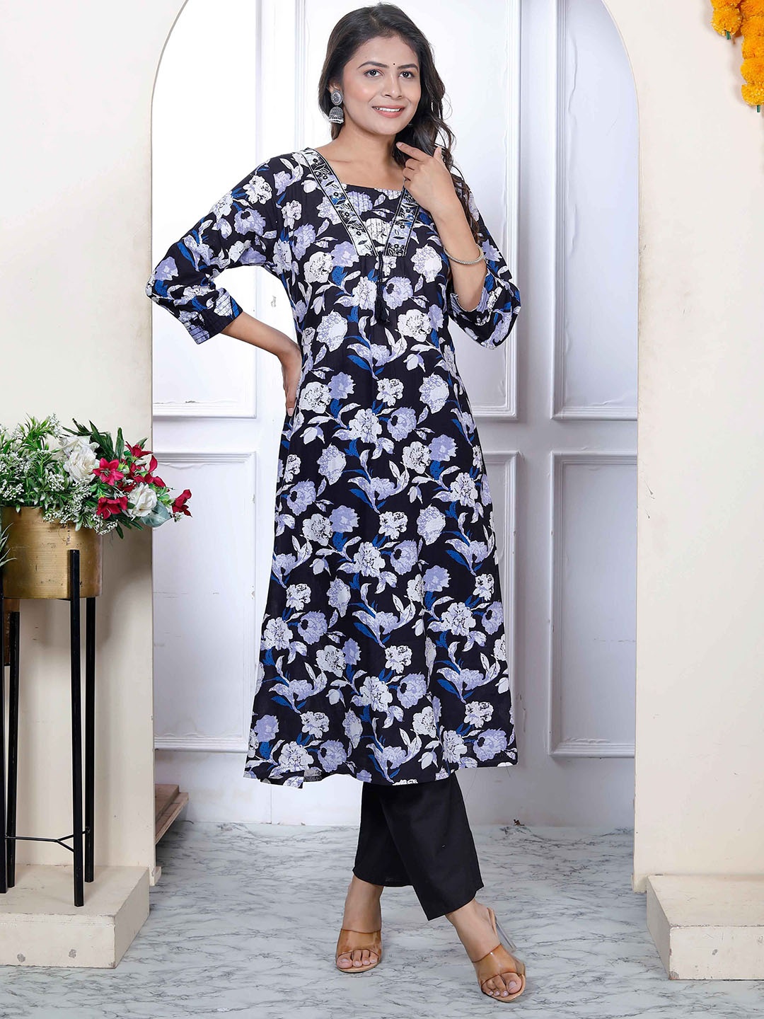 Doriyaan Women Floral Printed Regular Thread Work Pure Cotton Kurta with Palazzos, Black
Doriyaan Women Floral Printed Regular Thread Work Pure Cotton Kurta with Palazzos, Black