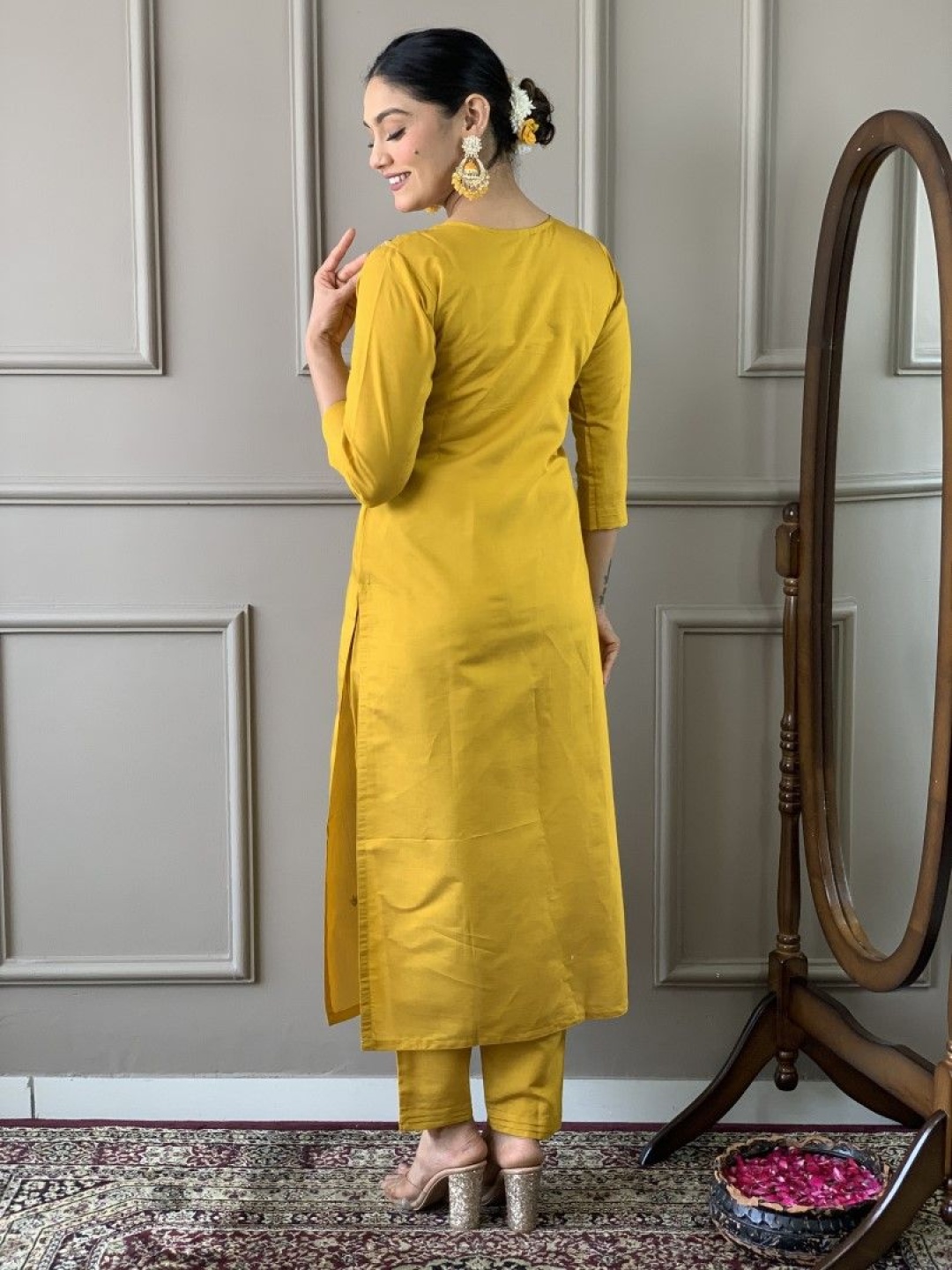 Siya Fashion Yoke Design Thread Work V-Neck Straight Kurta With Trousers And Dupatta, Yellow
Siya Fashion Yoke Design Thread Work V-Neck Straight Kurta With Trousers And Dupatta, Yellow