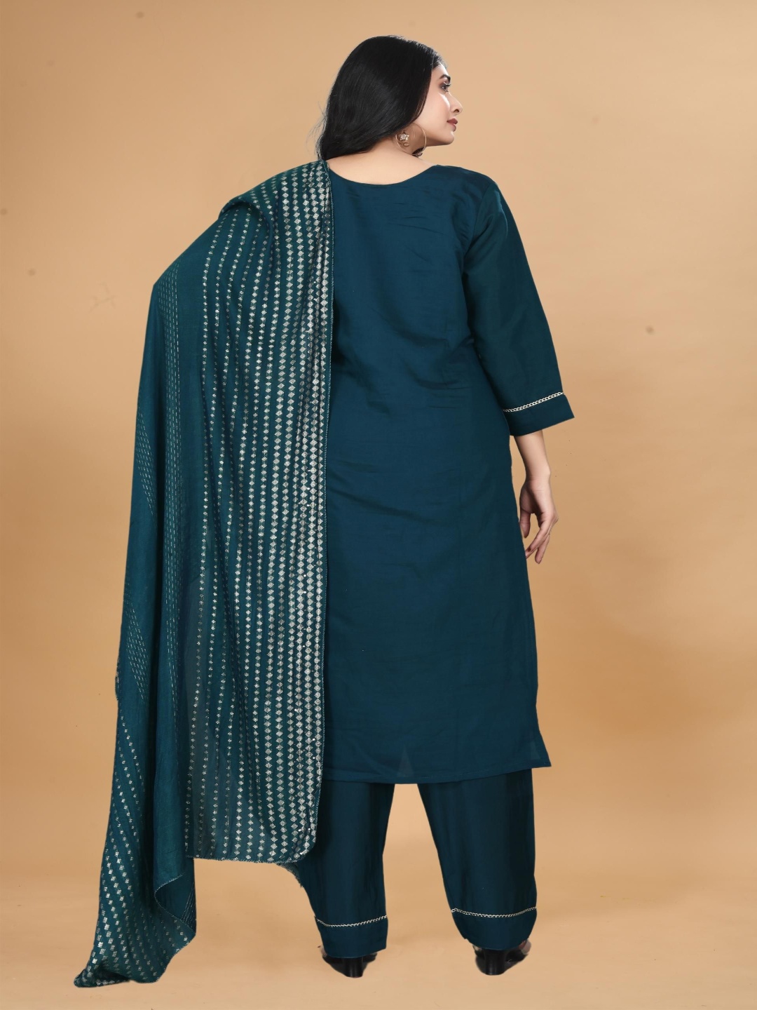FVD Ethnic Motifs Embroidered Round Neck Straight Kurta With Trouser And Dupatta, Green
FVD Ethnic Motifs Embroidered Round Neck Straight Kurta With Trouser And Dupatta, Green