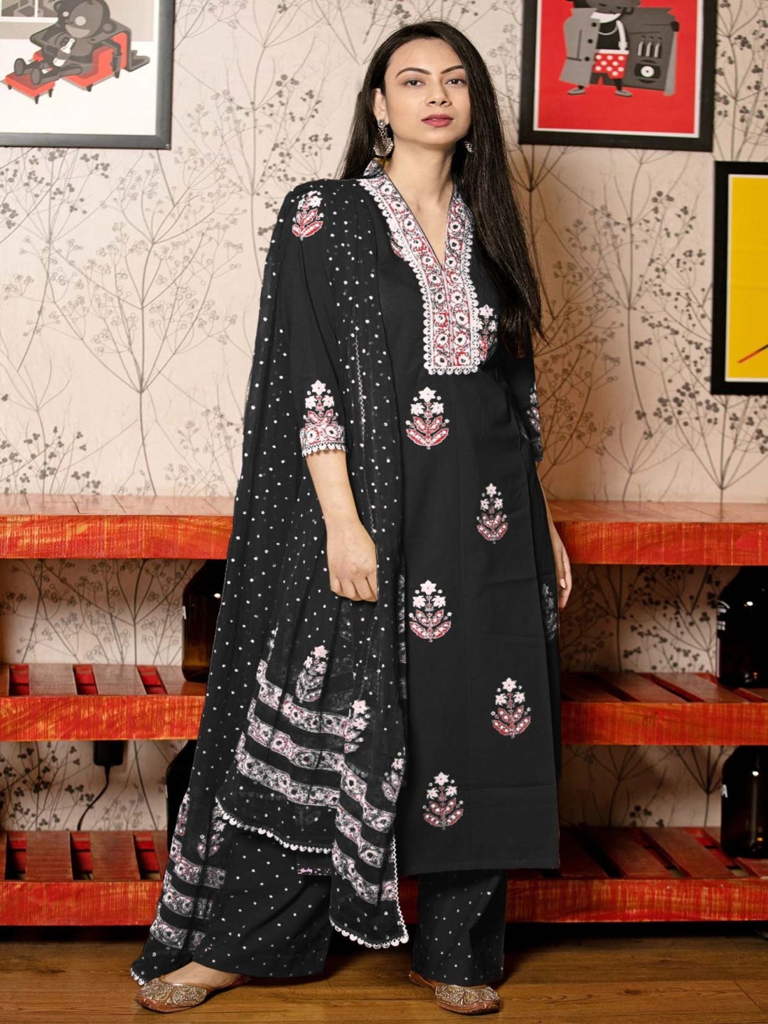GoSriKi Ethnic Motifs Printed V-Neck Straight Kurta With Palazzo And Dupatta, Black
GoSriKi Ethnic Motifs Printed V-Neck Straight Kurta With Palazzo And Dupatta, Black
