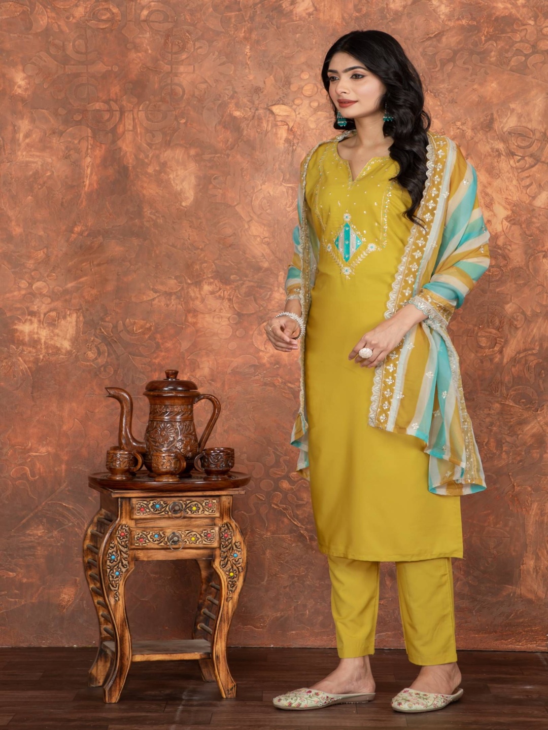 KAYOMMI Ethnic Motifs Yoke Design Pure Silk Straight Kurta With Trousers And Dupatta, Yellow
KAYOMMI Ethnic Motifs Yoke Design Pure Silk Straight Kurta With Trousers And Dupatta, Yellow