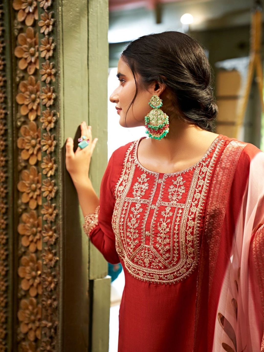 HETVI CREATION Floral Embroidered Round Neck Straight Kurta With Palazzos And Dupatta, Red
HETVI CREATION Floral Embroidered Round Neck Straight Kurta With Palazzos And Dupatta, Red