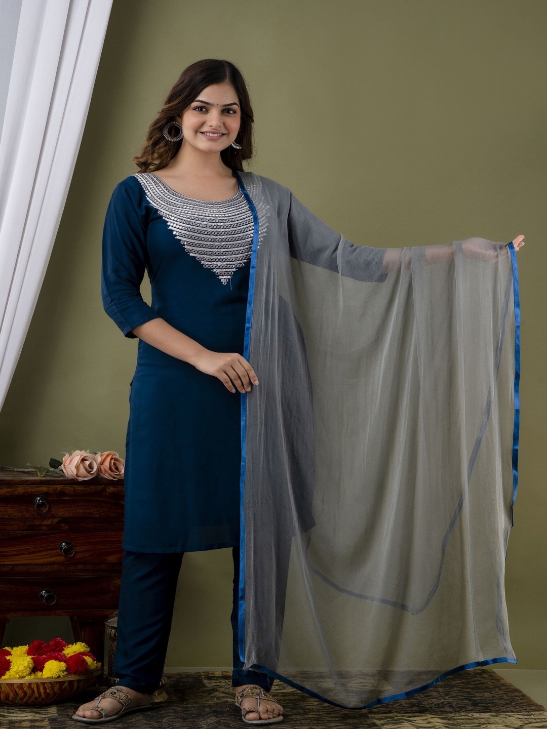 Lookmark Women Ethnic Motifs Yoke Design Regular Mirror Work Kurta with Palazzos & With Dupatta, Blue
Lookmark Women Ethnic Motifs Yoke Design Regular Mirror Work Kurta with Palazzos & With Dupatta, Blue