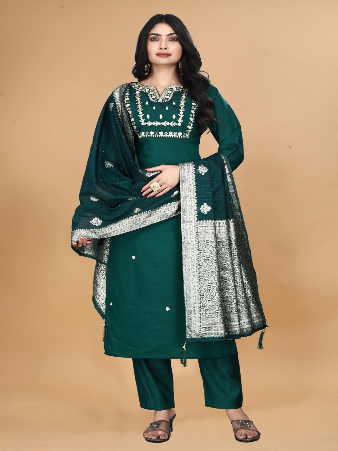 FVD Floral Embroidered Sequinned Chanderi Silk Straight Kurta With Salwar And Dupatta, Green
FVD Floral Embroidered Sequinned Chanderi Silk Straight Kurta With Salwar And Dupatta, Green