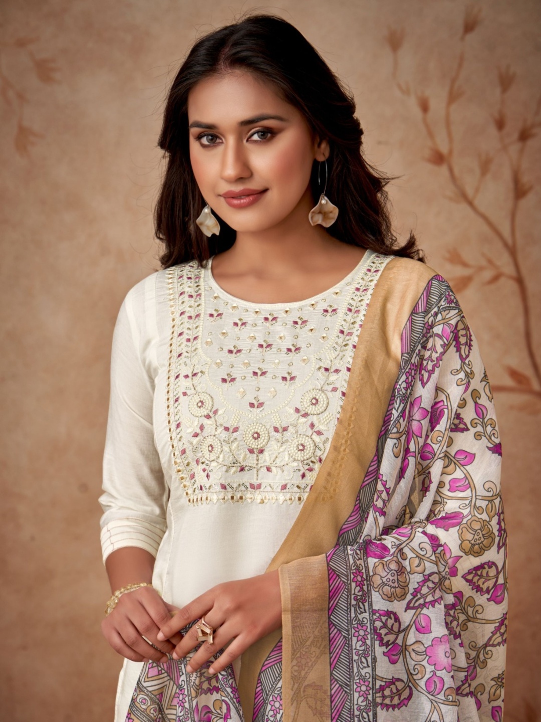 Siya Fashion Women Yoke Design Regular Thread Work Kurta with Trousers & With Dupatta, White
Siya Fashion Women Yoke Design Regular Thread Work Kurta with Trousers & With Dupatta, White