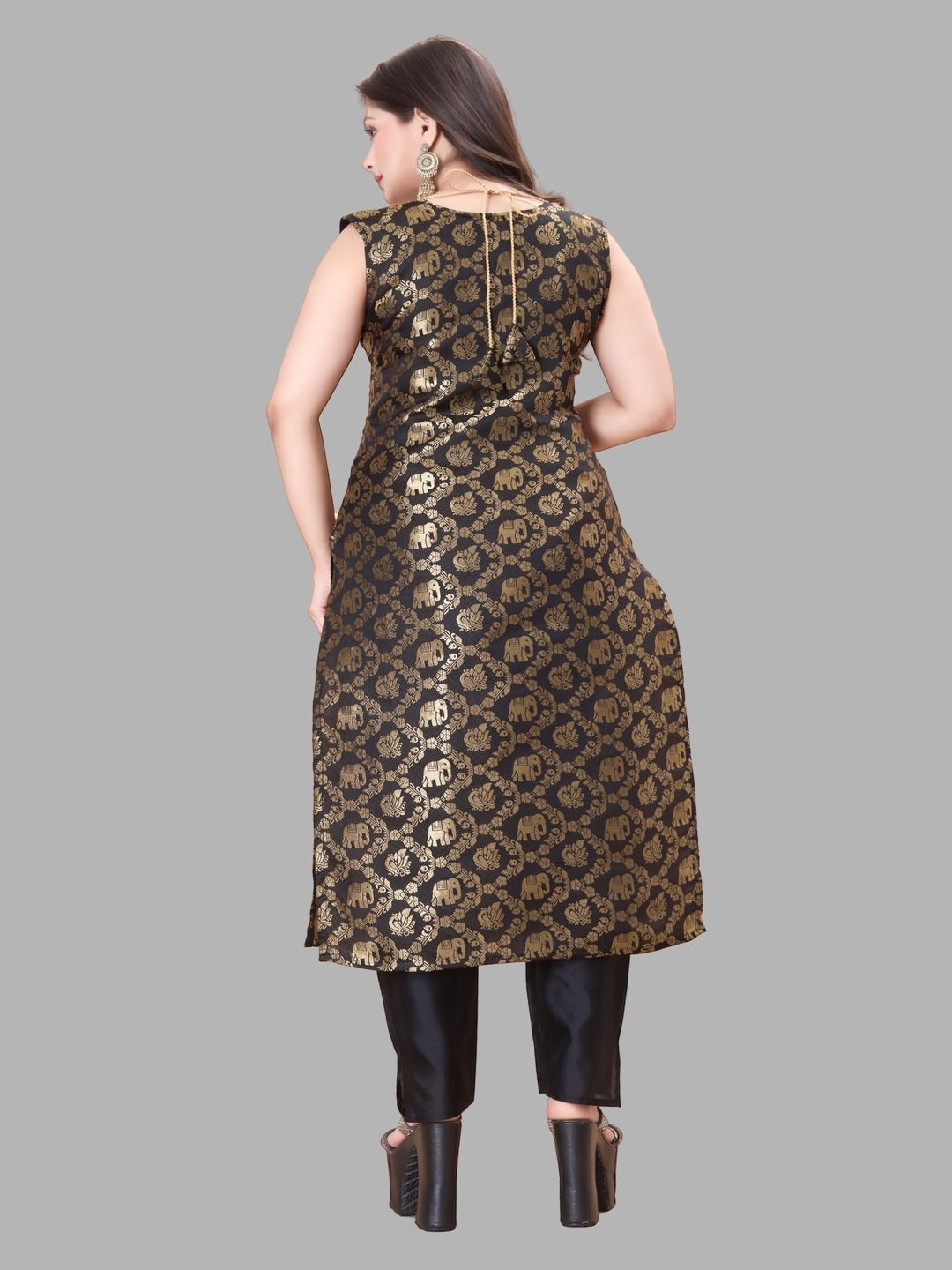 AVNISA Ethnic Motifs Printed Round Neck Straight Kurta With Trouser & Dupatta, Black
AVNISA Ethnic Motifs Printed Round Neck Straight Kurta With Trouser & Dupatta, Black