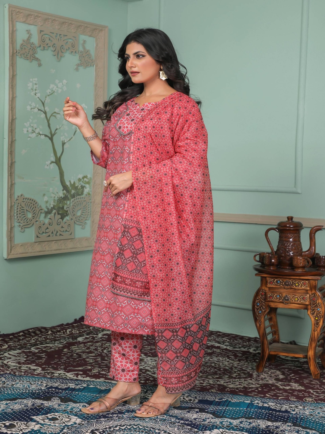 KAYOMMI Geometric Printed Notch-Neck Cotton Straight Kurta With Trousers And Dupatta, Coral
KAYOMMI Geometric Printed Notch-Neck Cotton Straight Kurta With Trousers And Dupatta, Coral