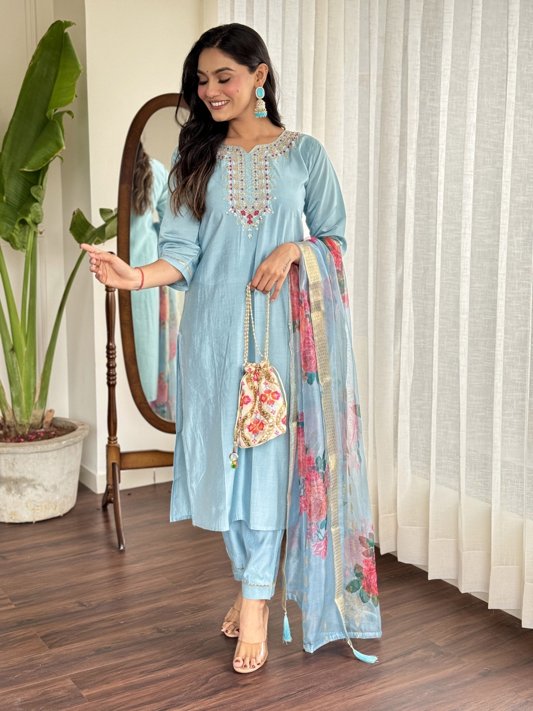 Siya Fashion Women Yoke Design Regular Thread Work Kurta with Trousers & With Dupatta, Blue
Siya Fashion Women Yoke Design Regular Thread Work Kurta with Trousers & With Dupatta, Blue