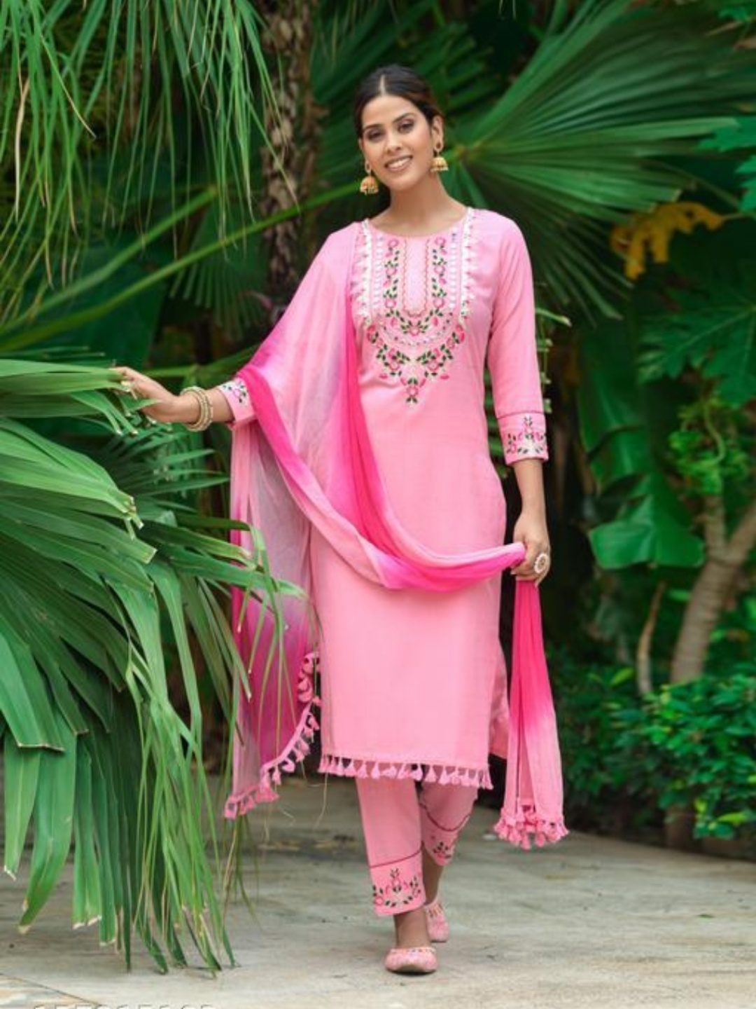 BAESD Women Ethnic Motifs Yoke Design Regular Thread Work Kurta with Salwar & With Dupatta, Pink
BAESD Women Ethnic Motifs Yoke Design Regular Thread Work Kurta with Salwar & With Dupatta, Pink