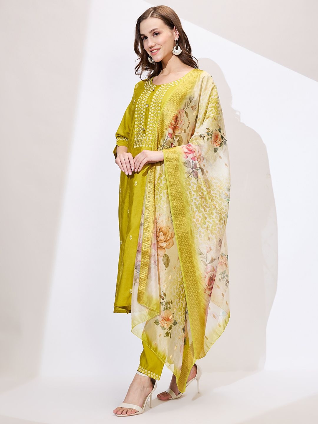SAKSHI FASHION Floral Embroidered Thread Work Pure Cotton Dobby Thread Work Kurti, Yellow
SAKSHI FASHION Floral Embroidered Thread Work Pure Cotton Dobby Thread Work Kurti, Yellow