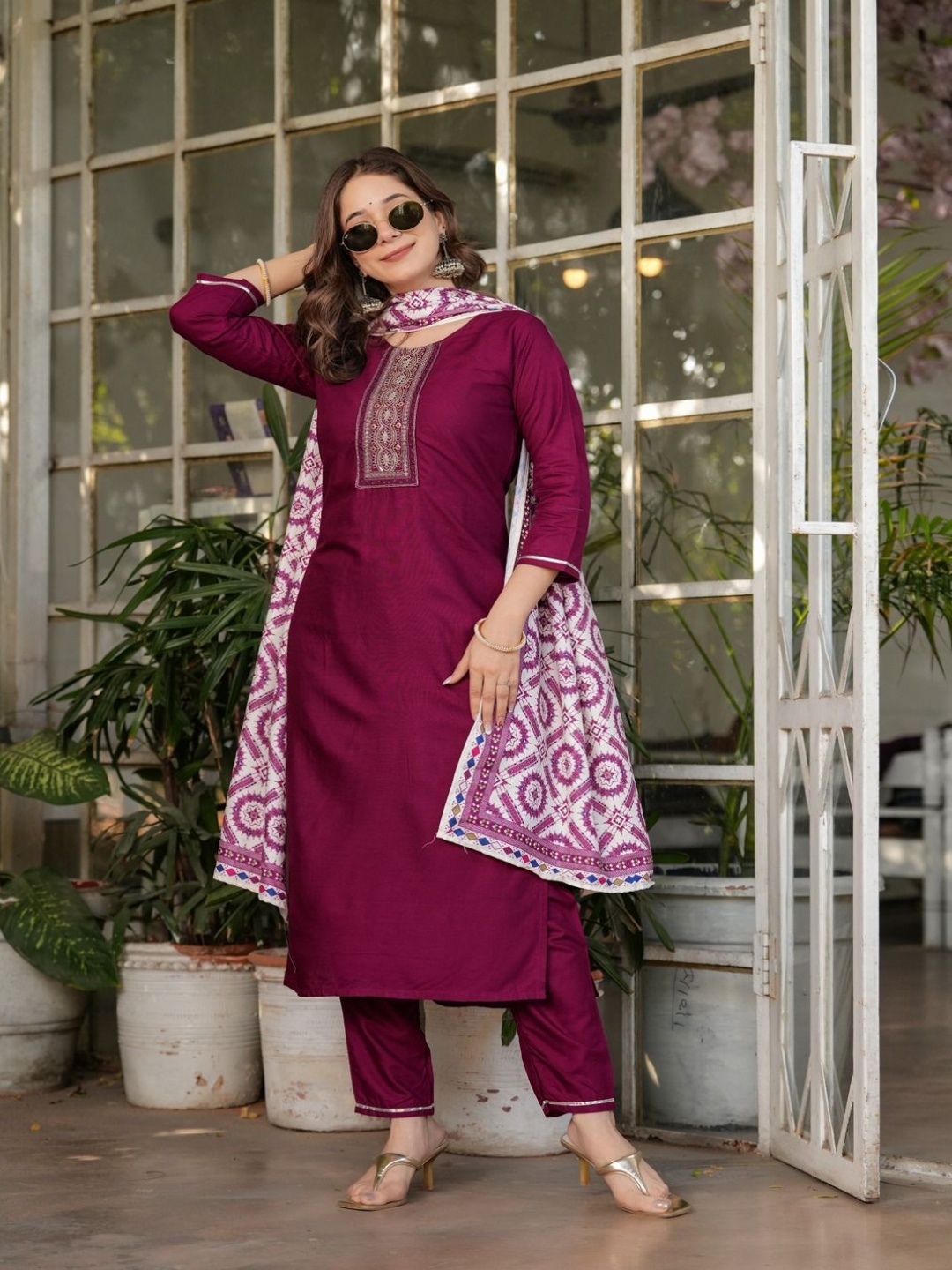 KALINI Floral Yoke Design Round Neck Sequinned Straight Kurta With Trouser & Dupatta, Maroon
KALINI Floral Yoke Design Round Neck Sequinned Straight Kurta With Trouser & Dupatta, Maroon