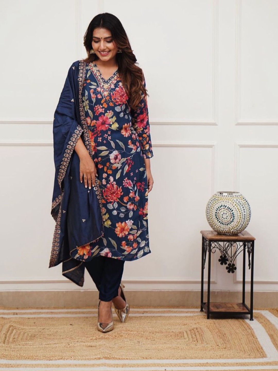 KALINI Women Floral Printed Regular Thread Work Kurta with Trousers & With Dupatta, Navy blue
KALINI Women Floral Printed Regular Thread Work Kurta with Trousers & With Dupatta, Navy blue