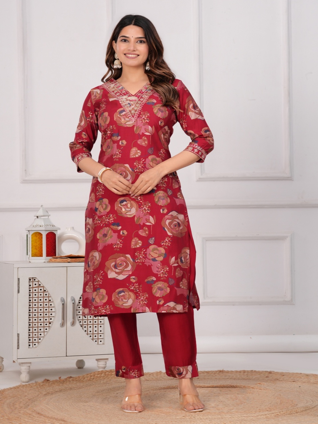 UNISETS Women Floral Embroidered Empire Sequinned Chanderi Silk Kurta with Trousers, Maroon
UNISETS Women Floral Embroidered Empire Sequinned Chanderi Silk Kurta with Trousers, Maroon