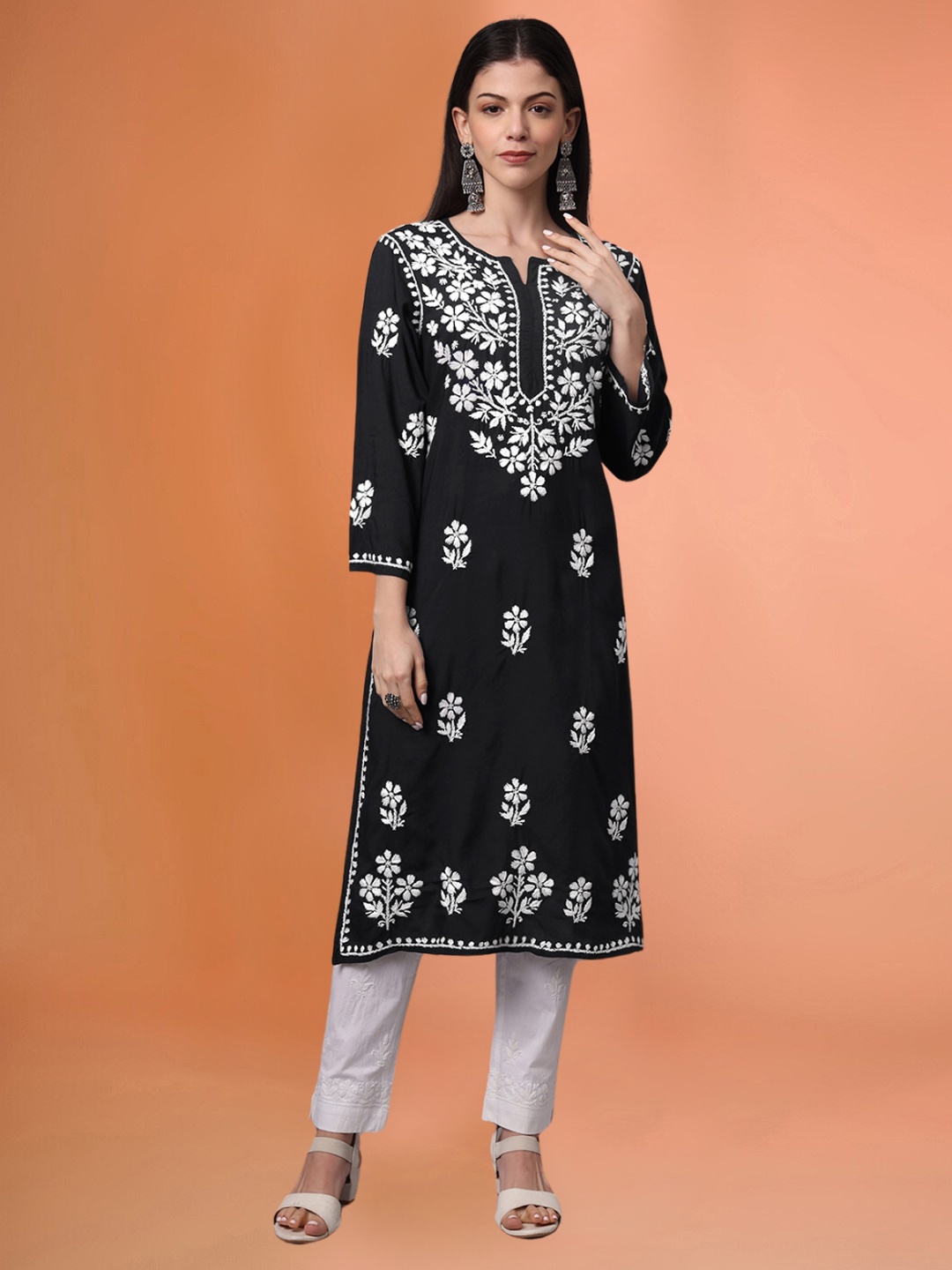 PARAMOUNT CHIKAN Floral Embroidered Chikankari Notch Neck Modal Straight Kurta, Black
PARAMOUNT CHIKAN Floral Embroidered Chikankari Notch Neck Modal Straight Kurta, Black