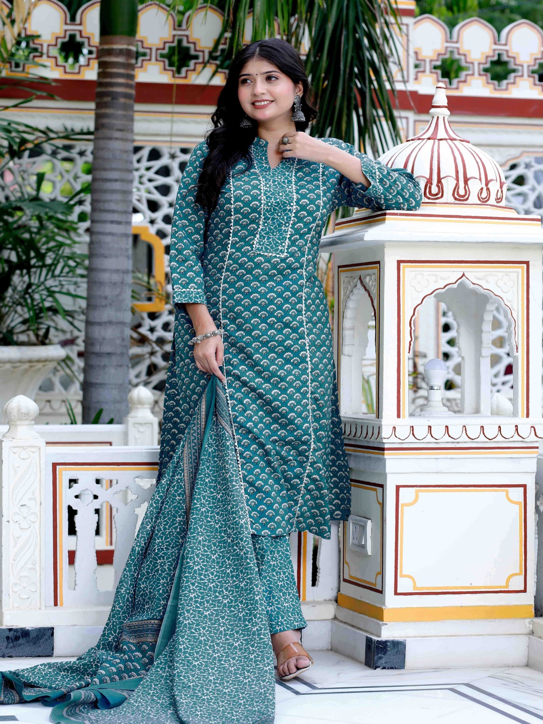 Doriyaan Women Floral Printed Regular Gotta Patti Pure Cotton Kurta with Palazzos & With Dupatta, Blue
Doriyaan Women Floral Printed Regular Gotta Patti Pure Cotton Kurta with Palazzos & With Dupatta, Blue