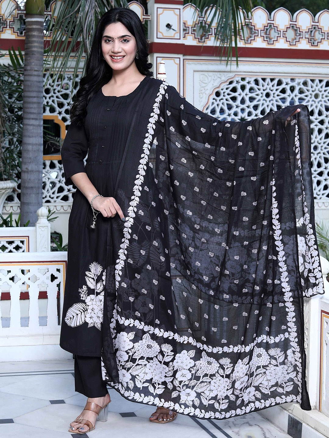 Doriyaan Women Floral Printed Regular Pure Cotton Kurta with Palazzos & With Dupatta, Black
Doriyaan Women Floral Printed Regular Pure Cotton Kurta with Palazzos & With Dupatta, Black