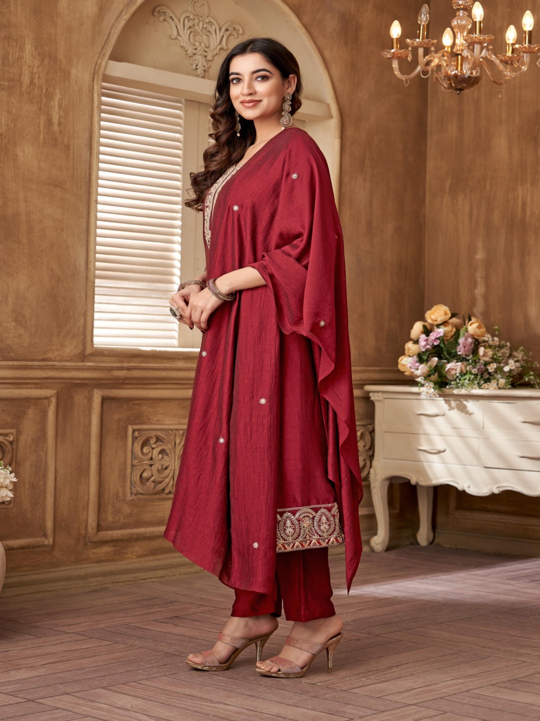FABZOO Women Floral Embroidered Regular Sequinned Kurta with Trousers & With Dupatta, Maroon
FABZOO Women Floral Embroidered Regular Sequinned Kurta with Trousers & With Dupatta, Maroon