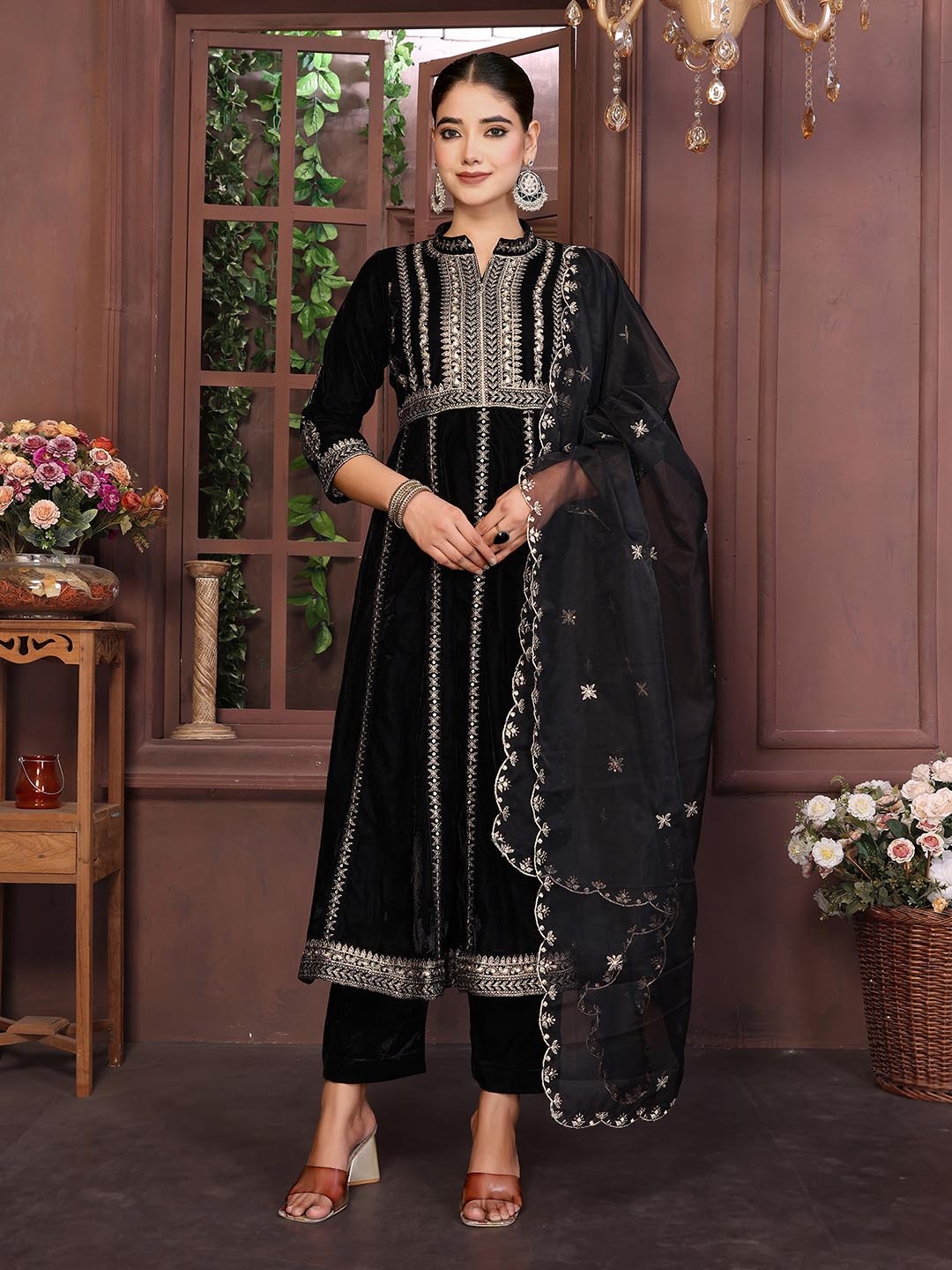 Royal Export Women Embroidered Regular Sequinned Velvet Kurta with Trousers & With Dupatta, Black
Royal Export Women Embroidered Regular Sequinned Velvet Kurta with Trousers & With Dupatta, Black