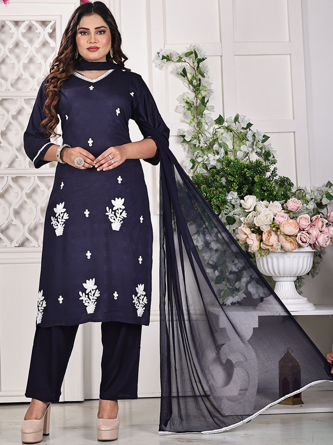 Maheesha Women Floral Embroidered Regular Thread Work Kurta with Trousers & With Dupatta, Navy blue
Maheesha Women Floral Embroidered Regular Thread Work Kurta with Trousers & With Dupatta, Navy blue