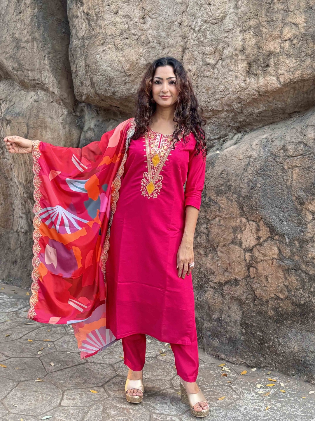 zinzraa Women Regular Thread Work Chanderi Silk Kurta with Trousers & With Dupatta, Pink
zinzraa Women Regular Thread Work Chanderi Silk Kurta with Trousers & With Dupatta, Pink