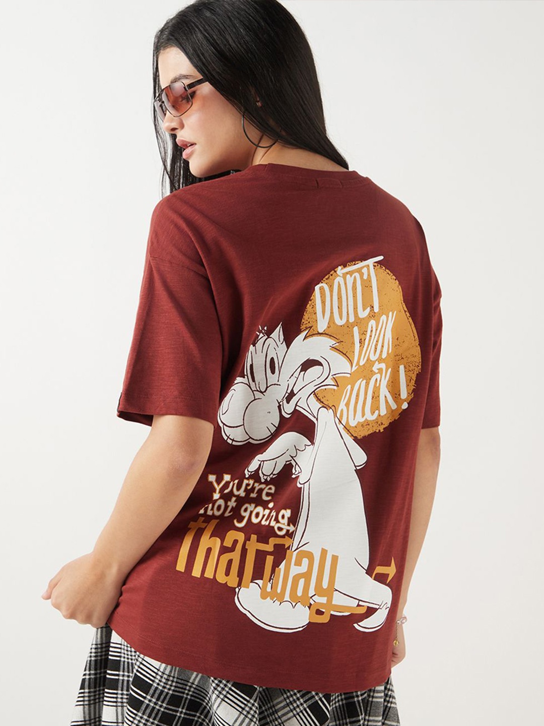 Bewakoof Air 1.0 Official Looney Tunes Sylvester Women's Graphic Printed Oversized T-Shirt, Red
Bewakoof Air 1.0 Official Looney Tunes Sylvester Women's Graphic Printed Oversized T-Shirt, Red