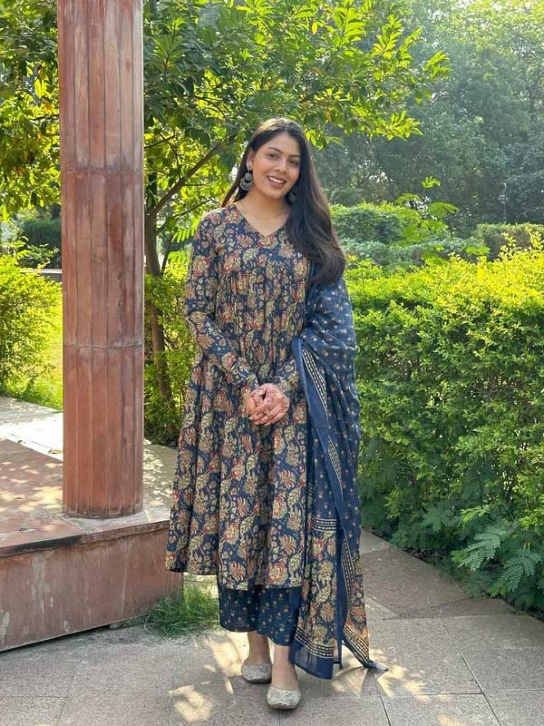 JONAYA Women Ethnic Motifs Printed Regular Pure Cotton Kurta with Trousers & With Dupatta, Blue
JONAYA Women Ethnic Motifs Printed Regular Pure Cotton Kurta with Trousers & With Dupatta, Blue