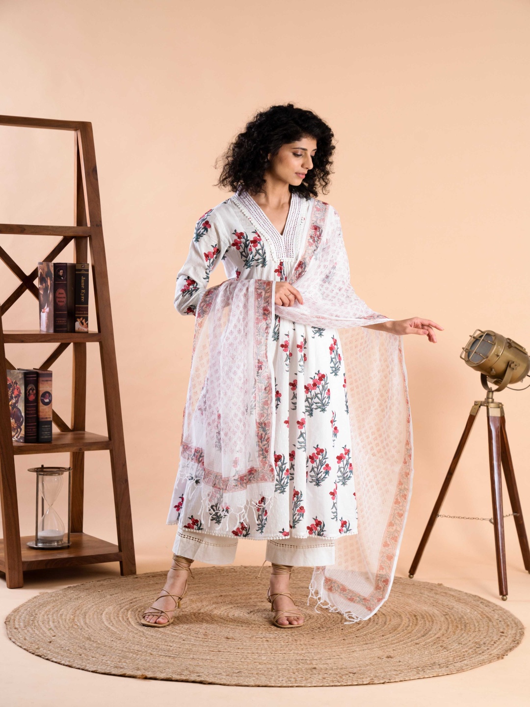 SHILPI HANDICRAFTS Floral Printed Pure Cotton A-Line Kurta with Palazzos & Dupatta, White
SHILPI HANDICRAFTS Floral Printed Pure Cotton A-Line Kurta with Palazzos & Dupatta, White