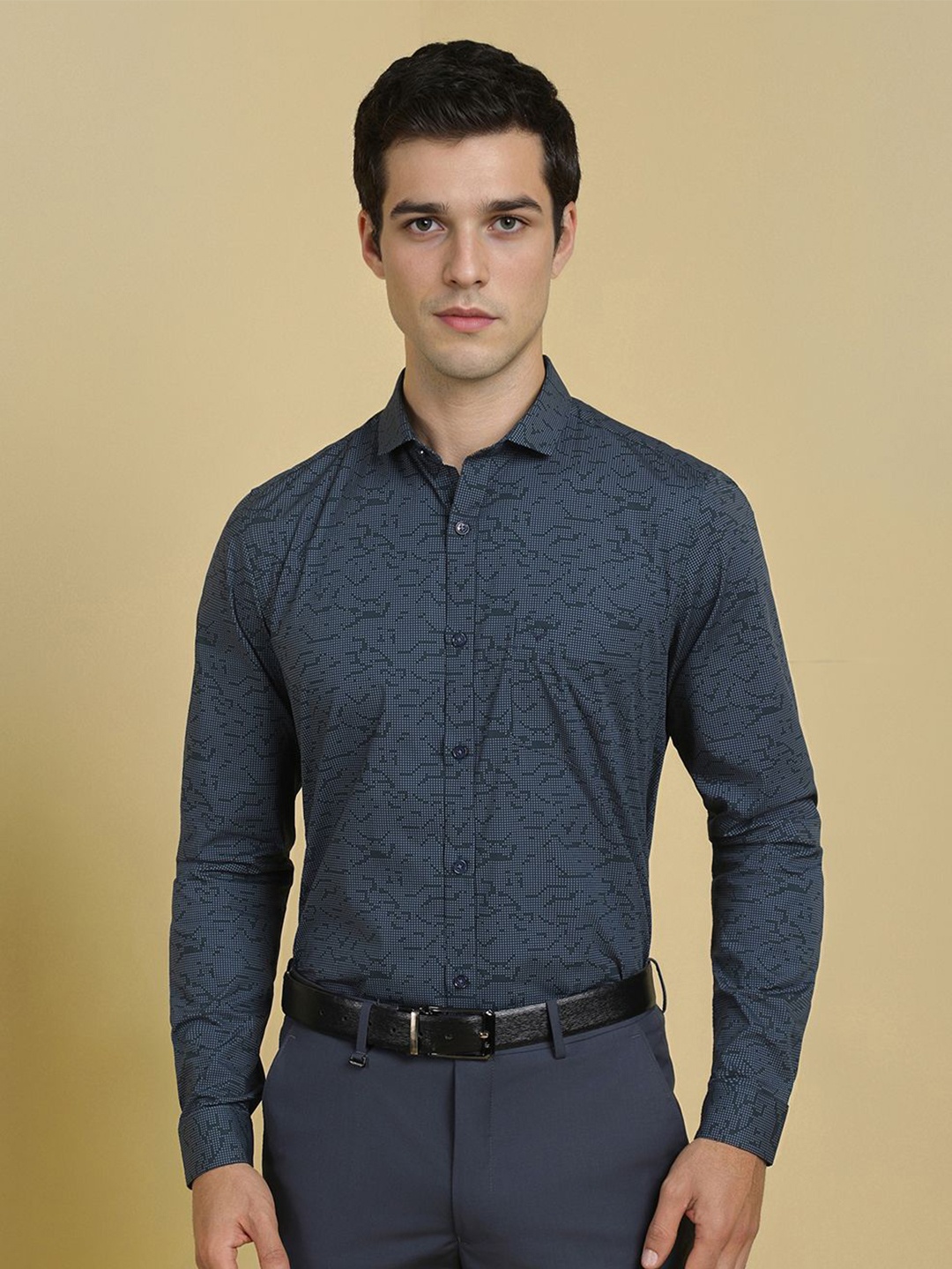 Allen Solly Men Slim Fit Spread Collar Abstract Printed Cotton Formal Shirt, Navy blue
Allen Solly Men Slim Fit Spread Collar Abstract Printed Cotton Formal Shirt, Navy blue